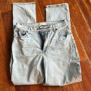 Abercrombie & fitch. Size 28. The 90s slim straight ultra high rise. Curve <3